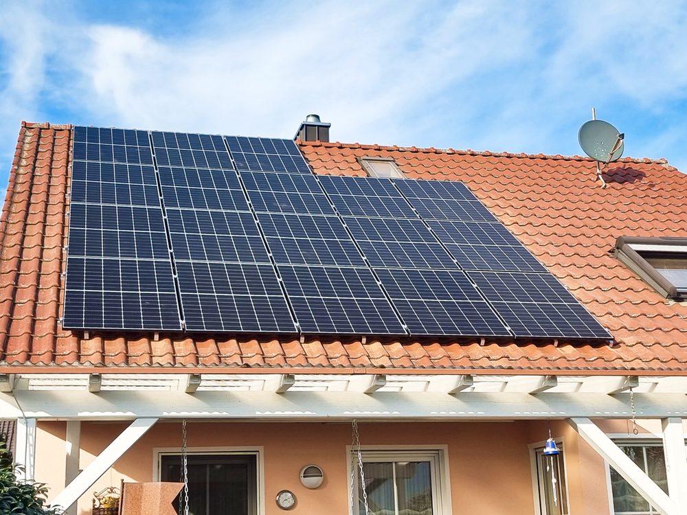 Volle Südseite unter freiem Himmel – Referenzprojekt Lichtkraft Solar